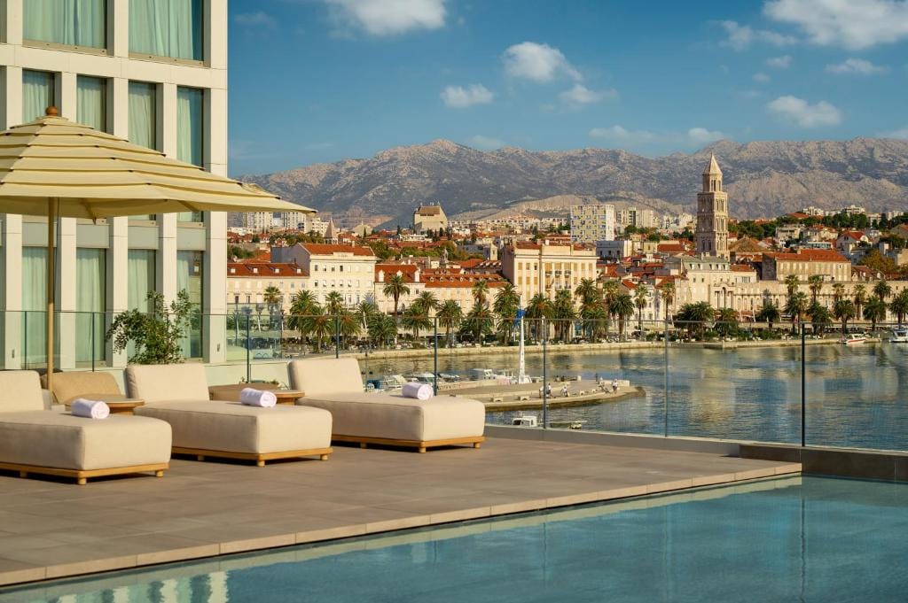 Fotografie interiérů a extriérů hotelu Ambasador ***** ve Splitu – Hodnocení 9,4/10