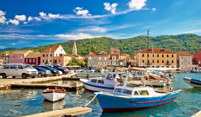 Stari Grad: Klenot na ostrově Hvar, který stojí za návštěvu